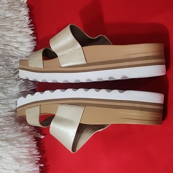 Reef Women's Metallic Gold Slide Sandals - Picture 6 of 10